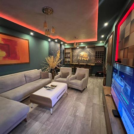 פרישטינה Luxurious Apartment With City View מראה חיצוני תמונה