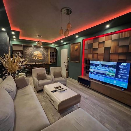 פרישטינה Luxurious Apartment With City View מראה חיצוני תמונה