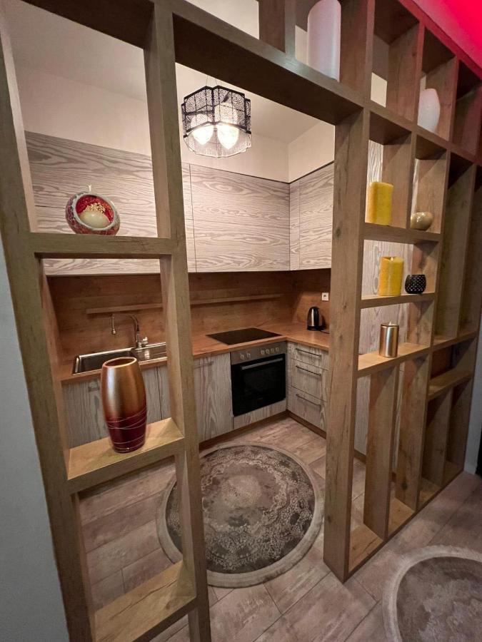 פרישטינה Luxurious Apartment With City View מראה חיצוני תמונה