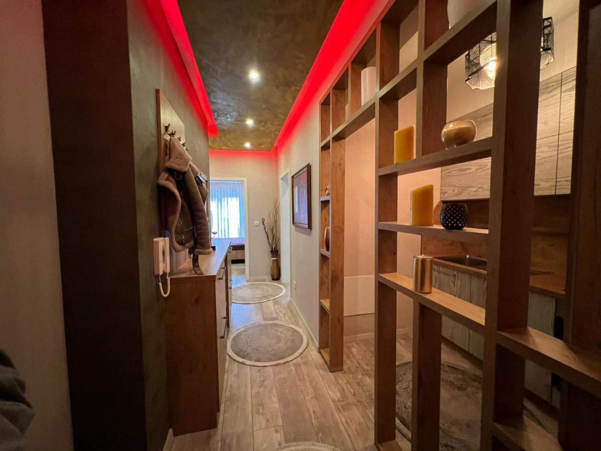 פרישטינה Luxurious Apartment With City View מראה חיצוני תמונה
